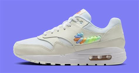 Regenboog veters stelen de show bij deze Nike Air Max